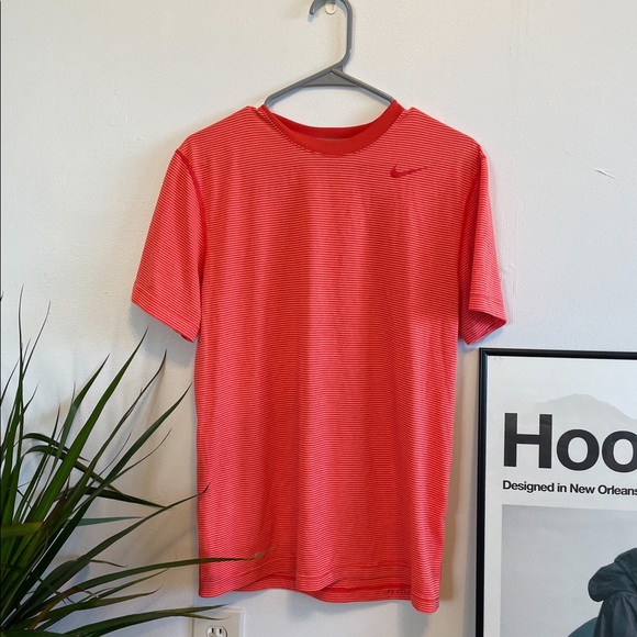 Nike running tee - used once - Picture 1 of 1